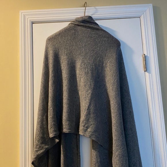 💯 Luxurious Cashmere Gray Large Scarf Wrap Never Used - Picture 10 of 11